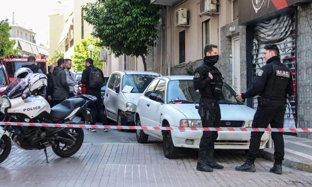 Κυψέλη: Σοκαριστική επίθεση με χειροβομβίδα στην πολυκατοικία όπου διαμένει ο συλληφθέντας για τα επεισόδια στη Νέα Φιλαδέλφεια